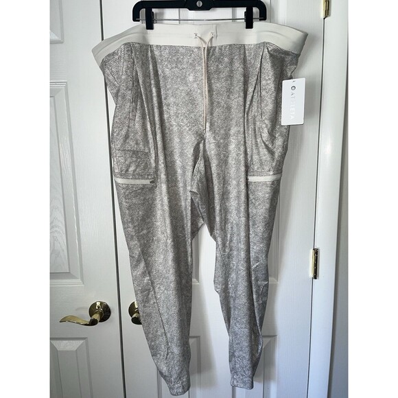 Athleta Pants - Athleta Women’s Plus Size 26 Pant Venture Print Viper Grey & Cream Jogger NEW